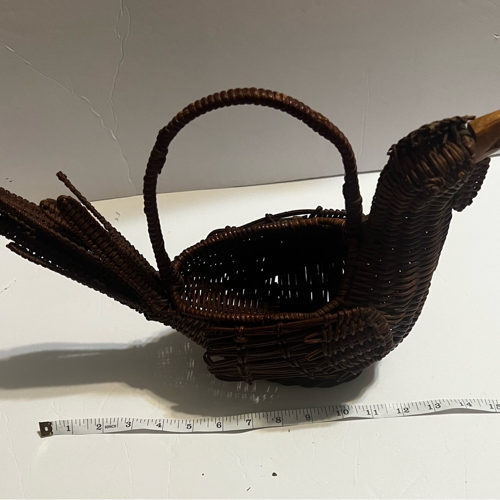 Vintage Wicker Woven Chicken Basket With Handle Wood Beak - Picture 11 of 11